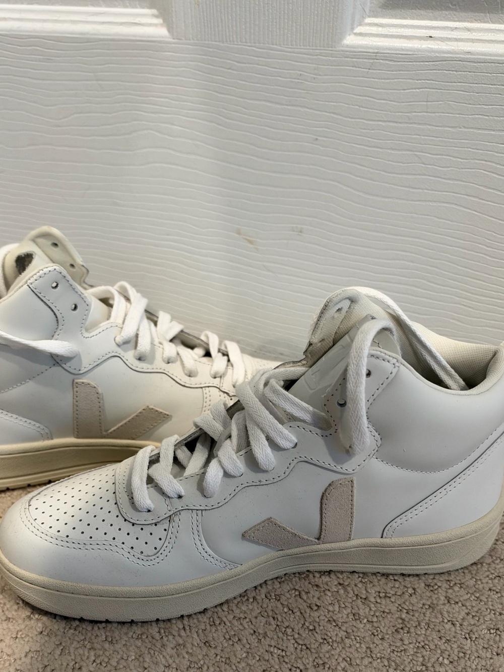 Veja V-15 Leather High-Top Sneakers US 9 / EU 40